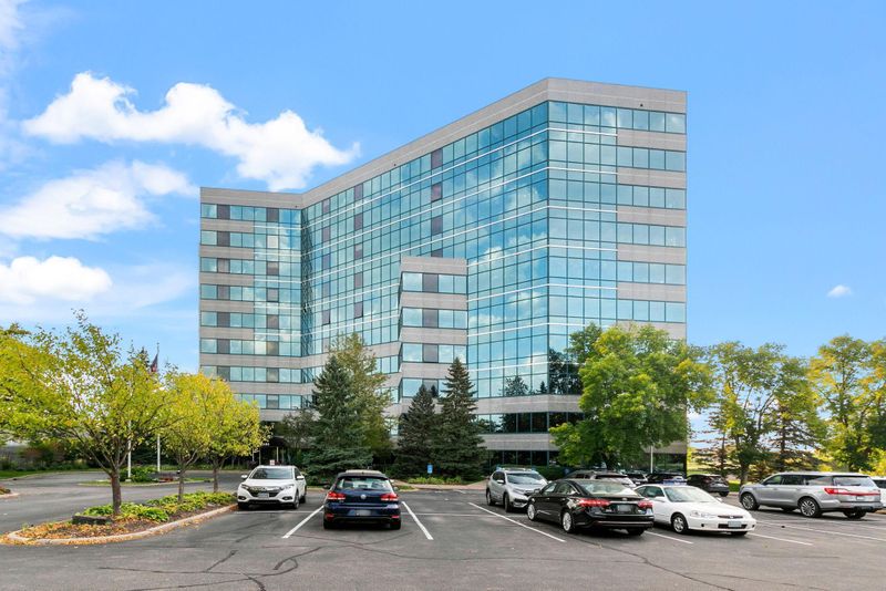 5601 Smetana Dr #104, Minnetonka, MN 55343