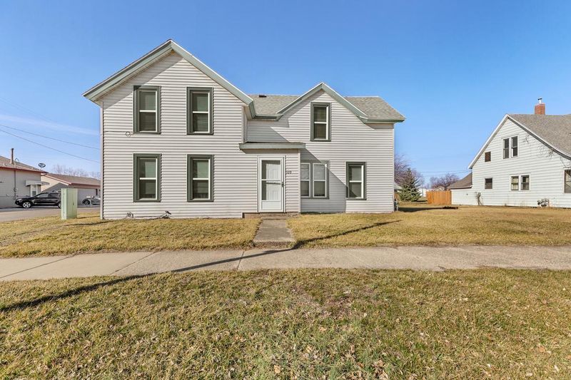 109 W Franklin St, Morristown, MN 55052