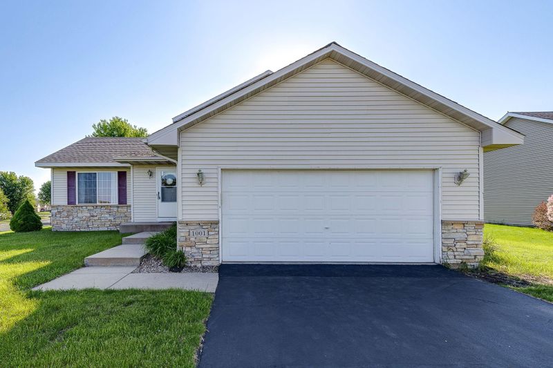 1001 Century Ct, Belle Plaine, MN 56011