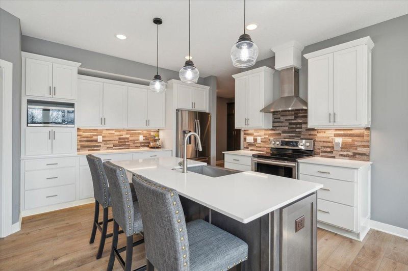 5933 Raven Point Rd, Prior Lake, MN 55372