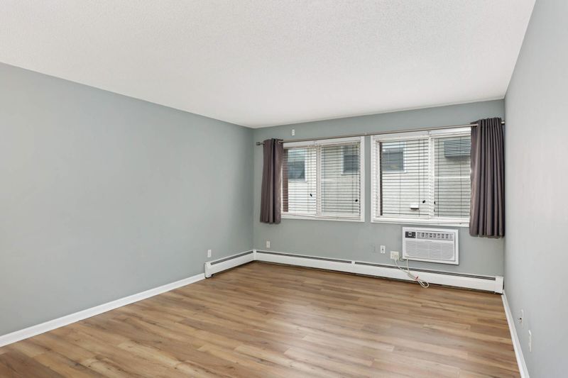 520 Ridgewood Ave #205, Minneapolis, MN 55403