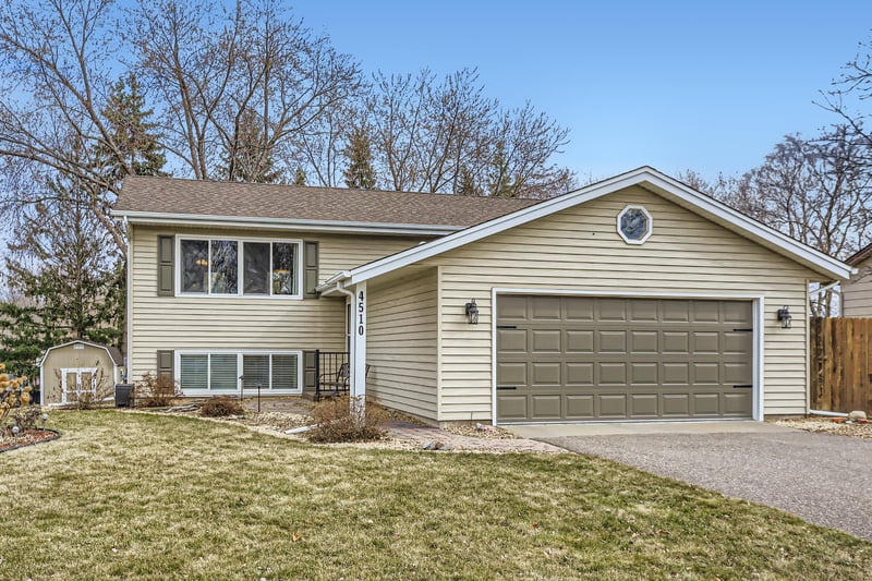 4510 Oakhurst Ave, North Oaks, MN 55127
