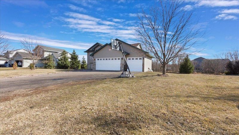 10205 52nd St NE, Albertville, MN 55301