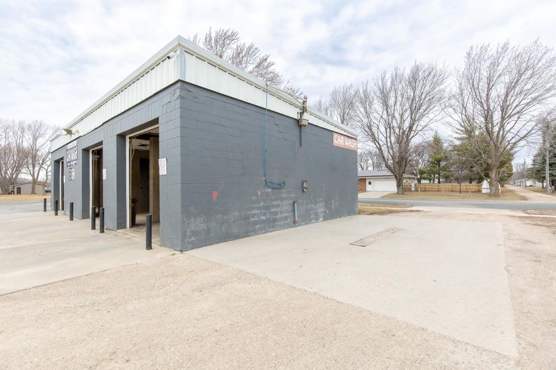301 E Raven St, Belle Plaine, MN 56011