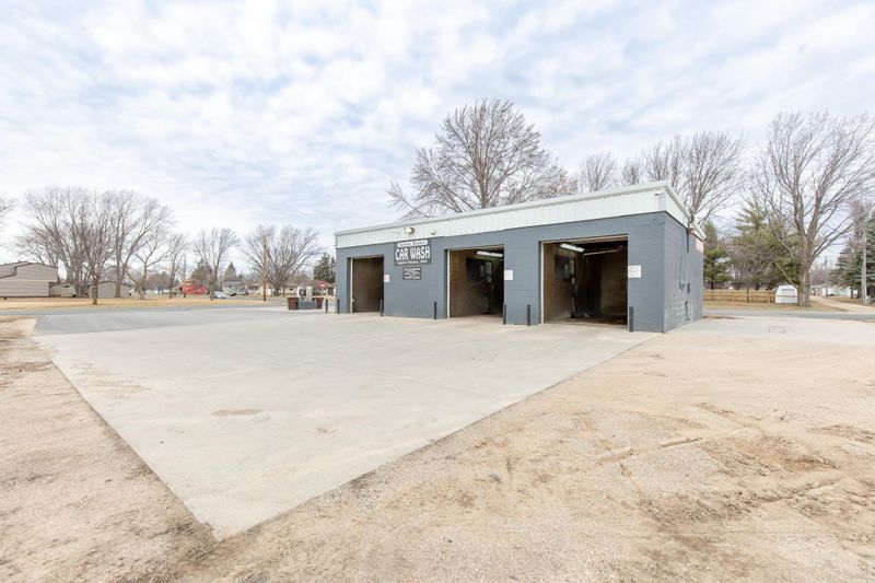 301 E Raven St, Belle Plaine, MN 56011