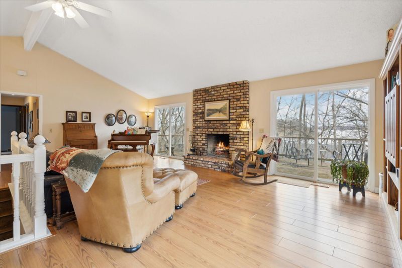 3027 Bluffs Ln, Mound, MN 55364