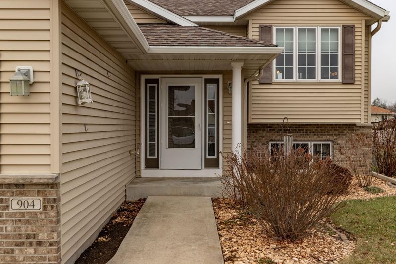 904 Dc Ct Se, Pine Island, MN 55963