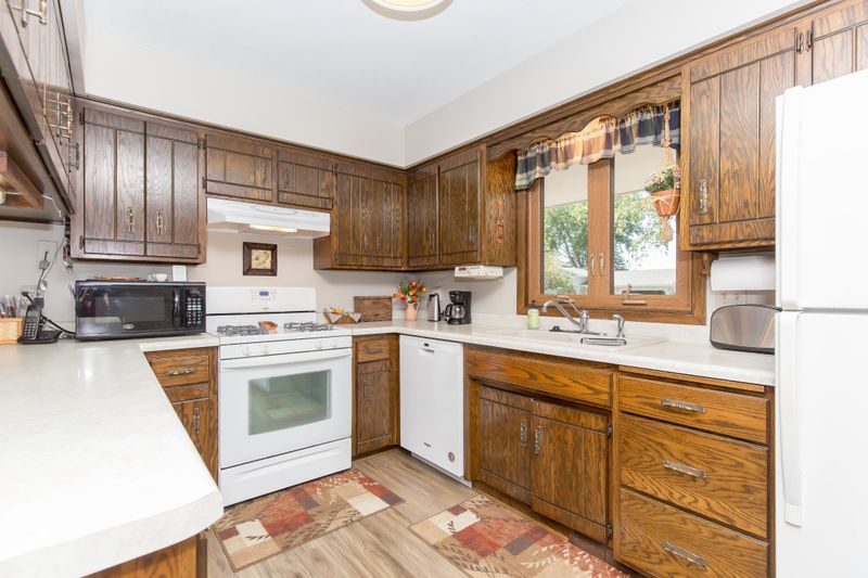 1043 Pierce St S, Shakopee, MN 55379