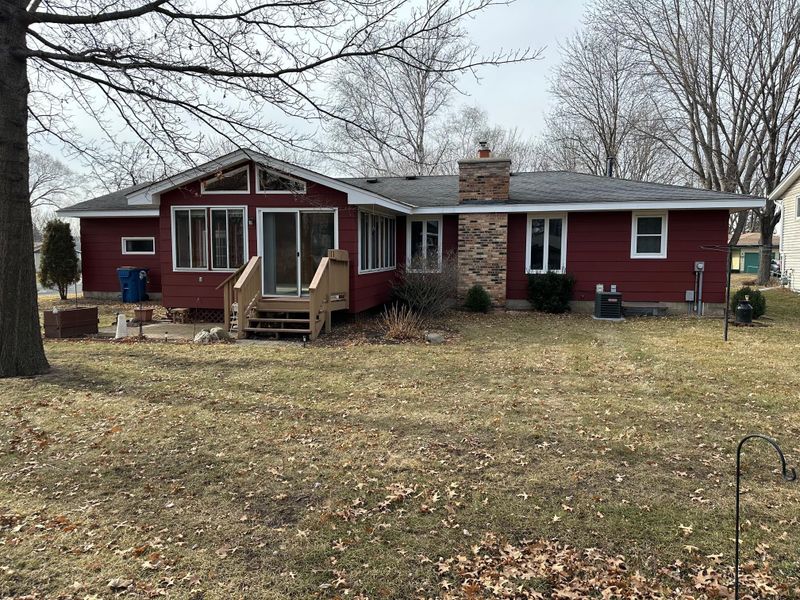 1043 Pierce St S, Shakopee, MN 55379