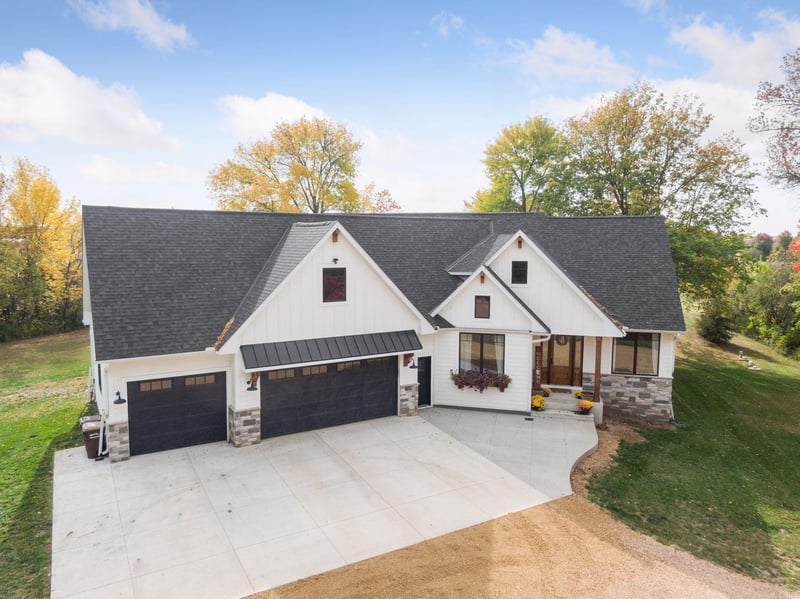 8780 Airport Rd, Waconia, MN 55387