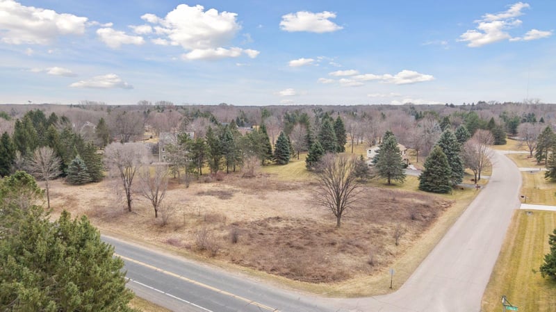 2 Raven Rd, North Oaks, MN 55127