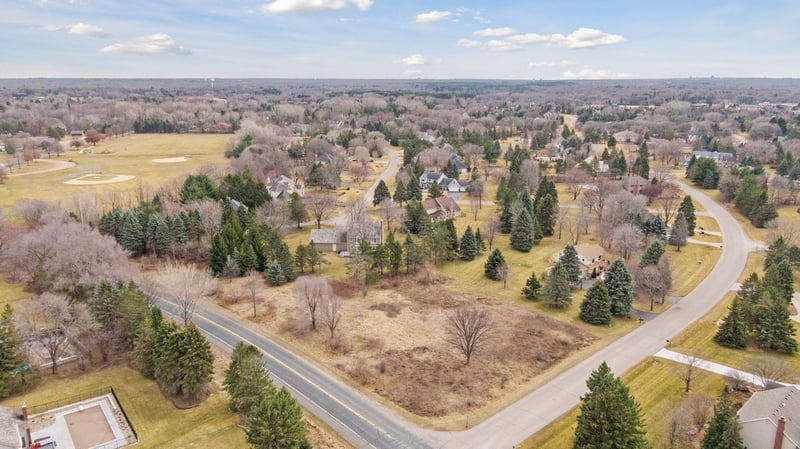 2 Raven Rd, North Oaks, MN 55127