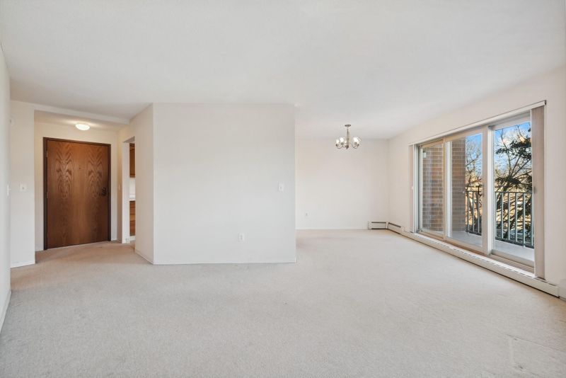 1425 W 28th St #105, Minneapolis, MN 55408