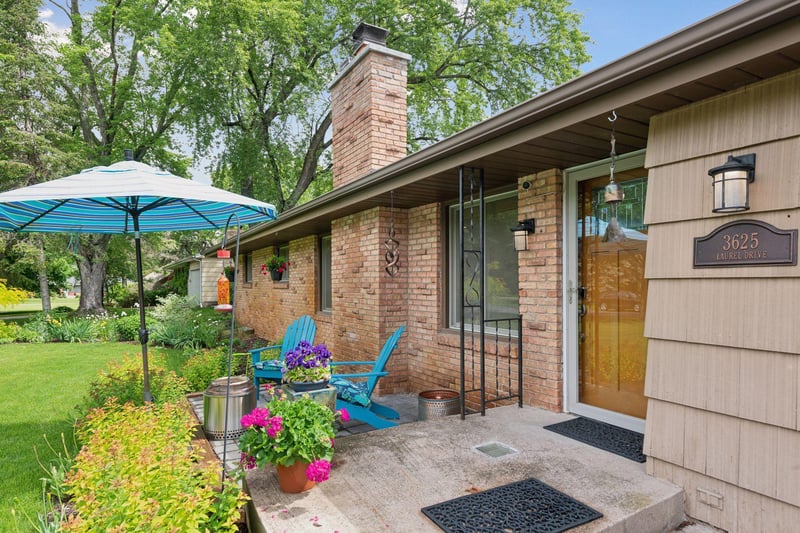 3625 Laurel Dr, Deephaven, MN 55391
