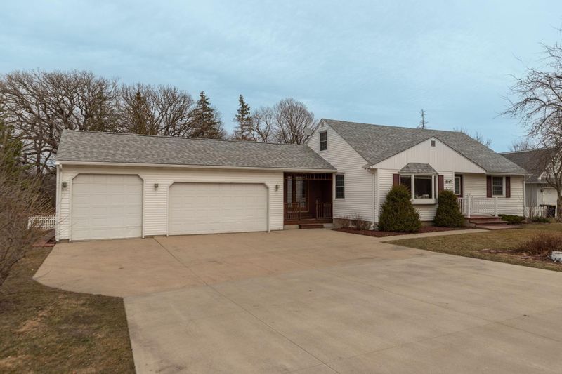 2147 Pinewood Rd SE, Rochester, MN 55904