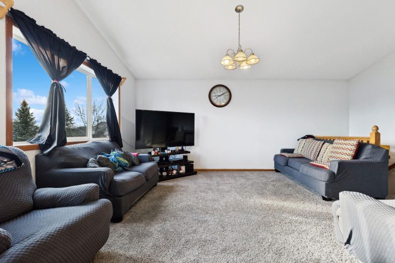 625 S Ash St, Belle Plaine, MN 56011
