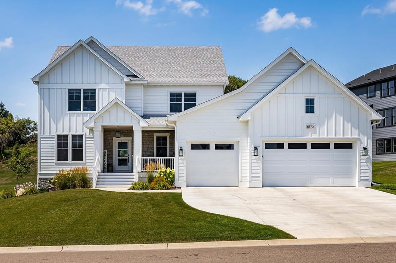 8470 Hillpointe Ln, Victoria, MN 55386