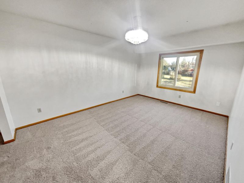 266 Poplar Dr, North Saint Paul, MN 55126