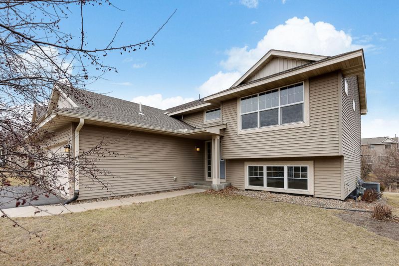2820 Oak Lawn Dr, Northfield, MN 55057