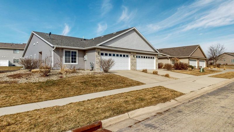 2697 Hawk Ridge Ct SE, Rochester, MN 55904