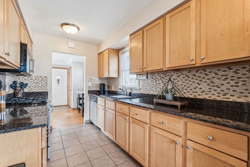 102 Maywood Pl, Saint Paul, MN 55117
