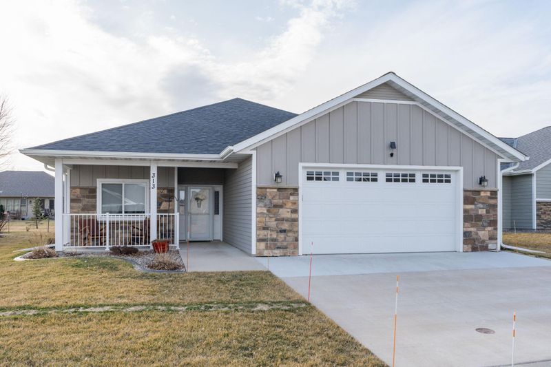 313 Copper Village Cir, Mankato, MN 56001