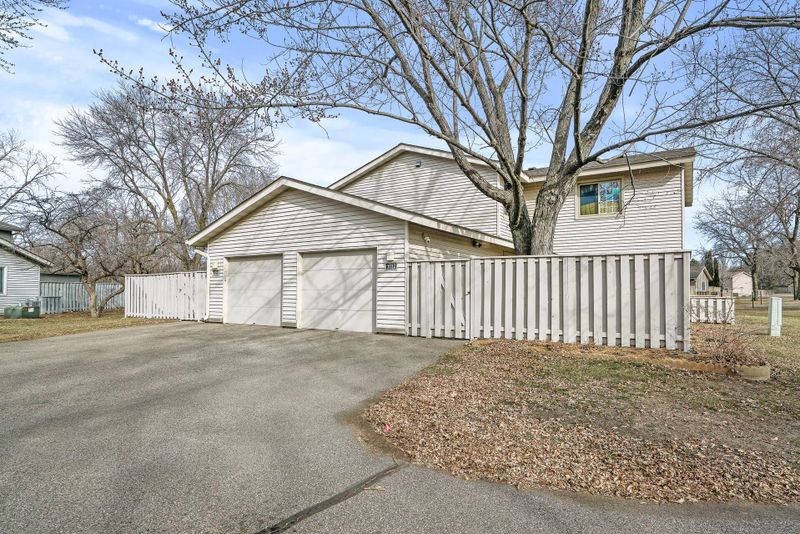 1014 Carmel Ct, Shoreview, MN 55126
