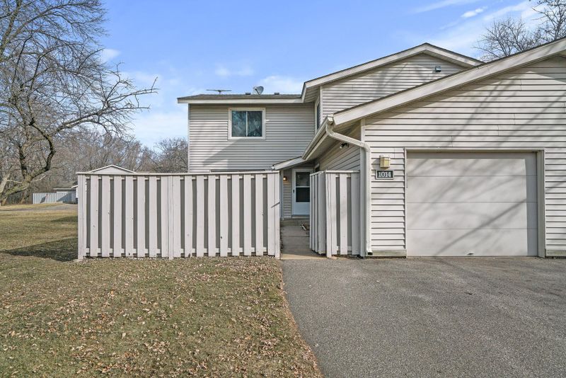 1014 Carmel Ct, Shoreview, MN 55126