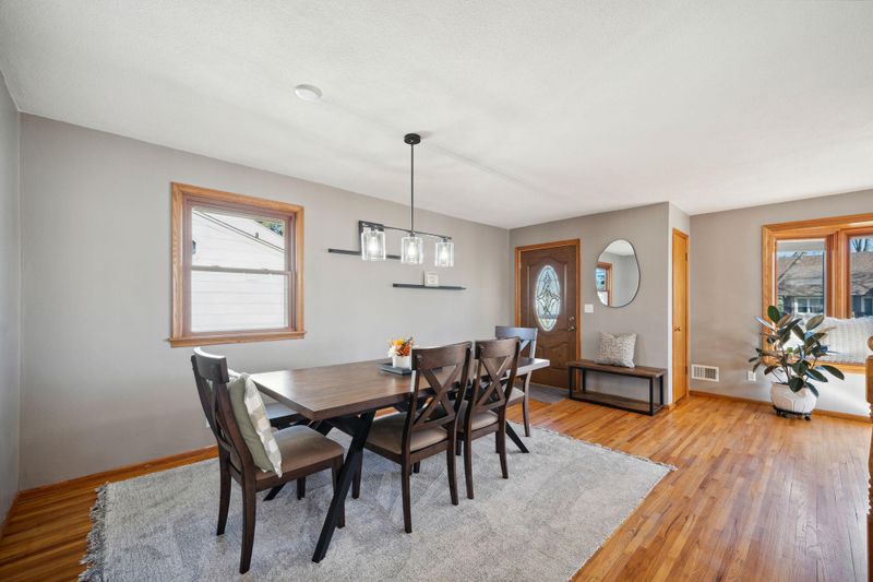 921 2nd St W, Hastings, MN 55033