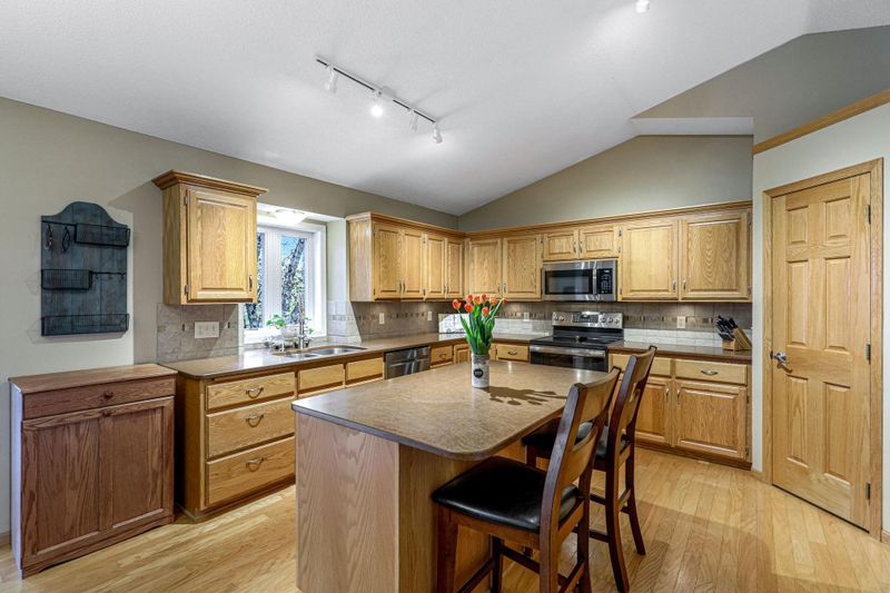 10020 Pleasure Creek Pw E, Blaine, MN 55434