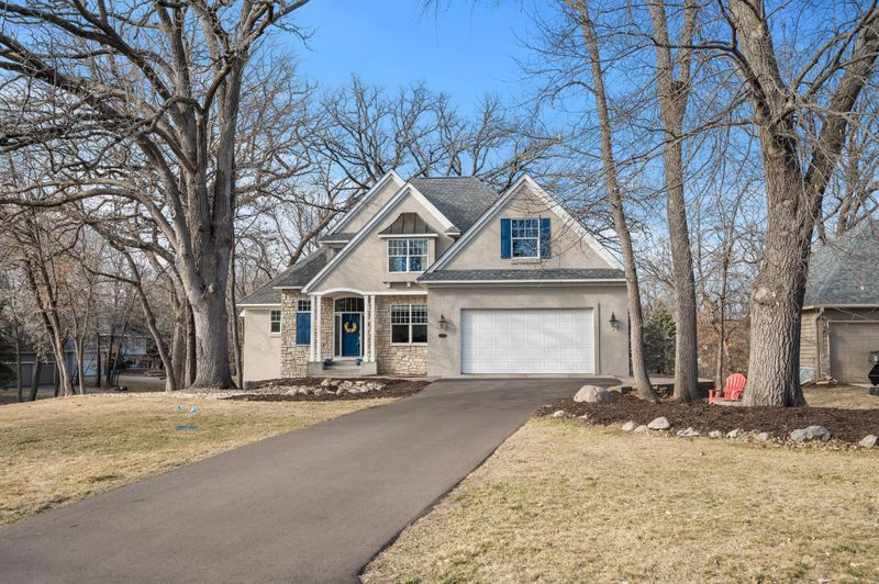 2490 Bridle Creek Trl, Chanhassen, MN 55317