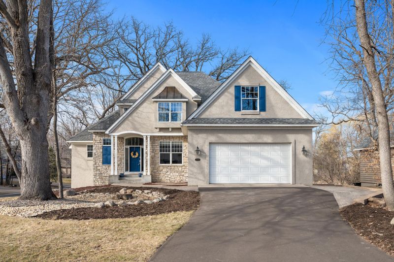 2490 Bridle Creek Trl, Chanhassen, MN 55317