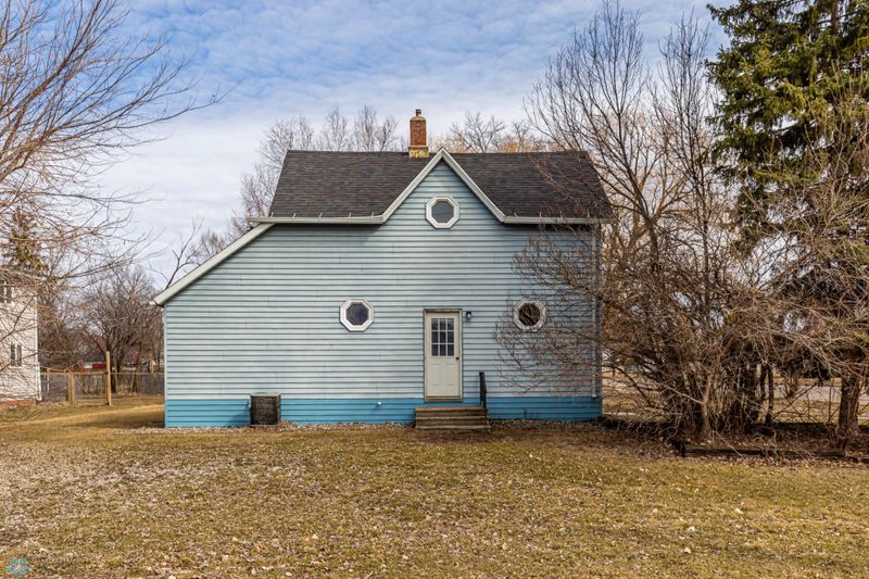 100 6th St E, Ada, MN 56510