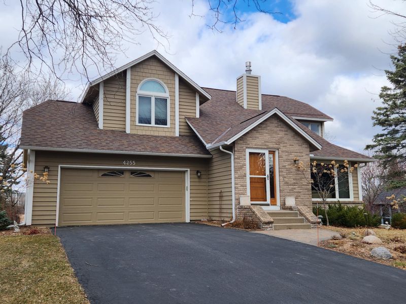 4255 Polaris Ln N, Plymouth, MN 55446