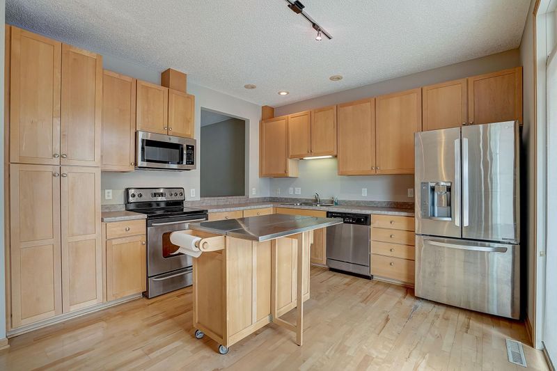 2117 Village Trl, Mound, MN 55364