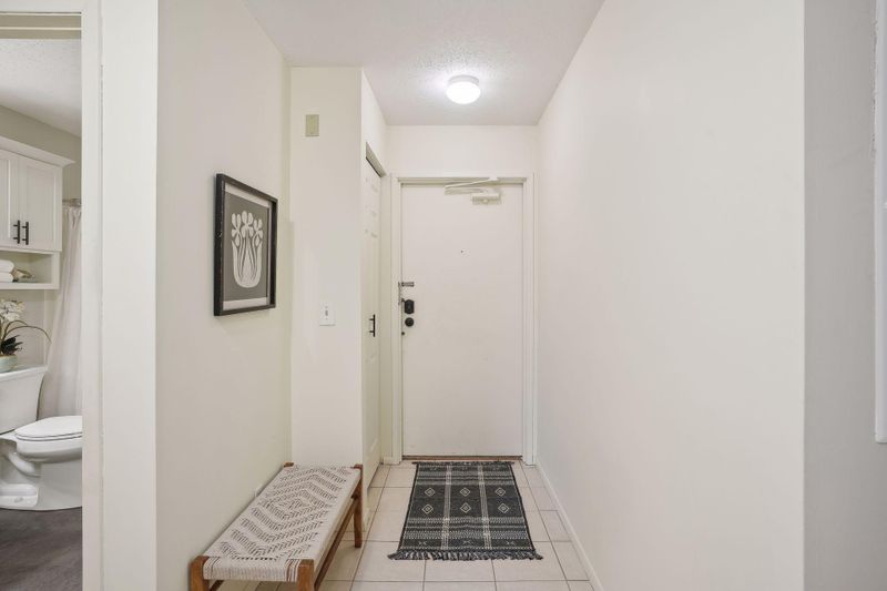 1800 Riverwood Dr #321, Burnsville, MN 55337