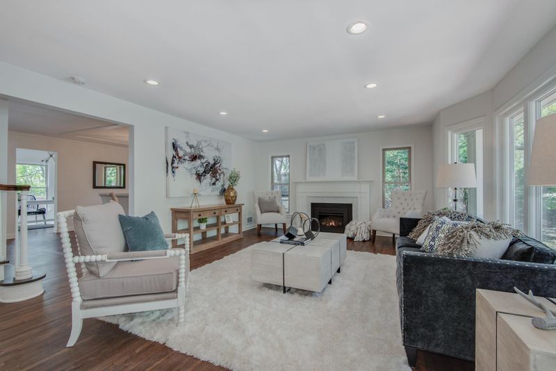 4607 Oak Dr, Edina, MN 55424