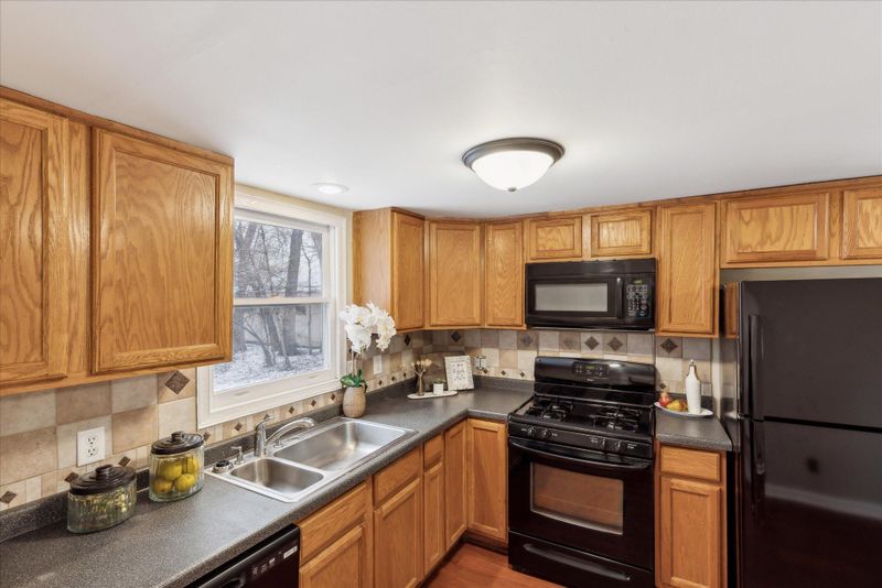 21 Dean Ave E, Champlin, MN 55316