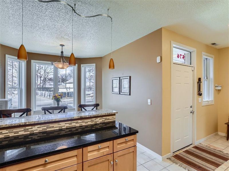 576 Payne Ave, Saint Paul, MN 55130