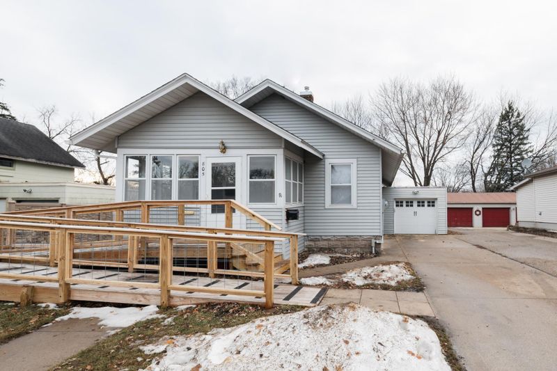 805 2nd St NW, Waseca, MN 56093