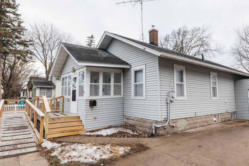 805 2nd St NW, Waseca, MN 56093