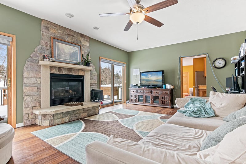 1 Bayhill Rd, Dellwood, MN 55110