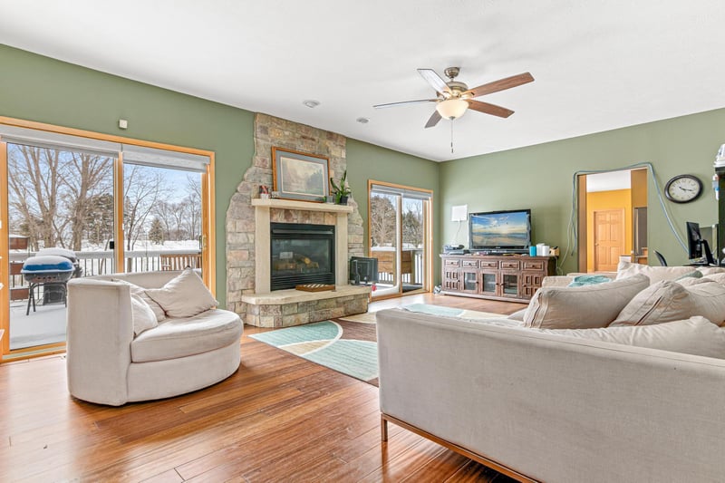 1 Bayhill Rd, Dellwood, MN 55110