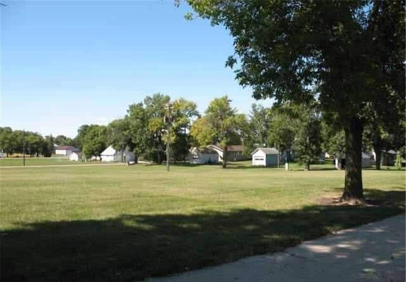 50 4th St S, Wood Lake, MN 56297