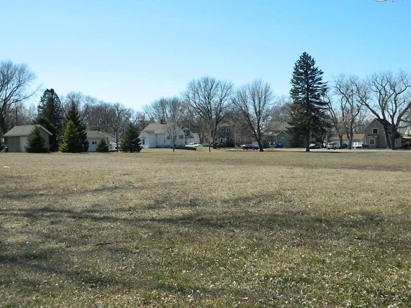 50 4th St S, Wood Lake, MN 56297