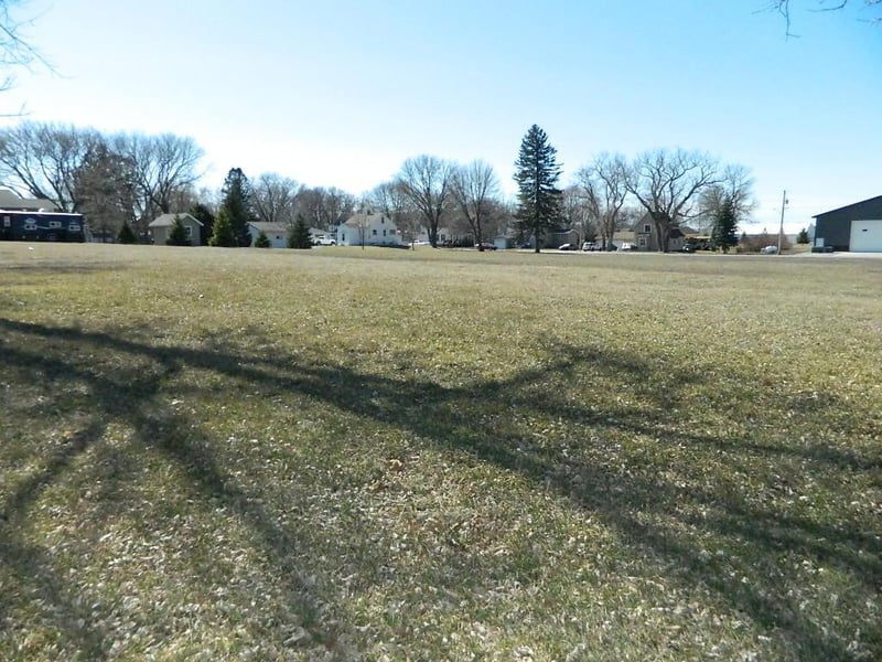 50 4th St S, Wood Lake, MN 56297