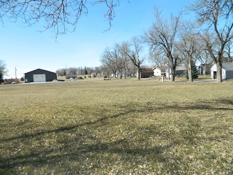 50 4th St S, Wood Lake, MN 56297