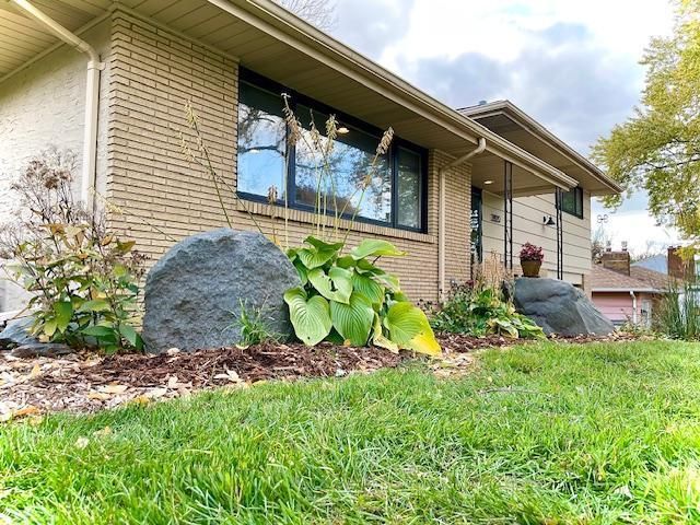 2820 34th Ave NE, Saint Anthony, MN 55418