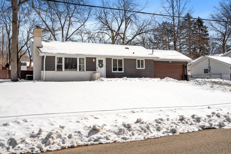 19 Oakwood Dr, New Brighton, MN 55112