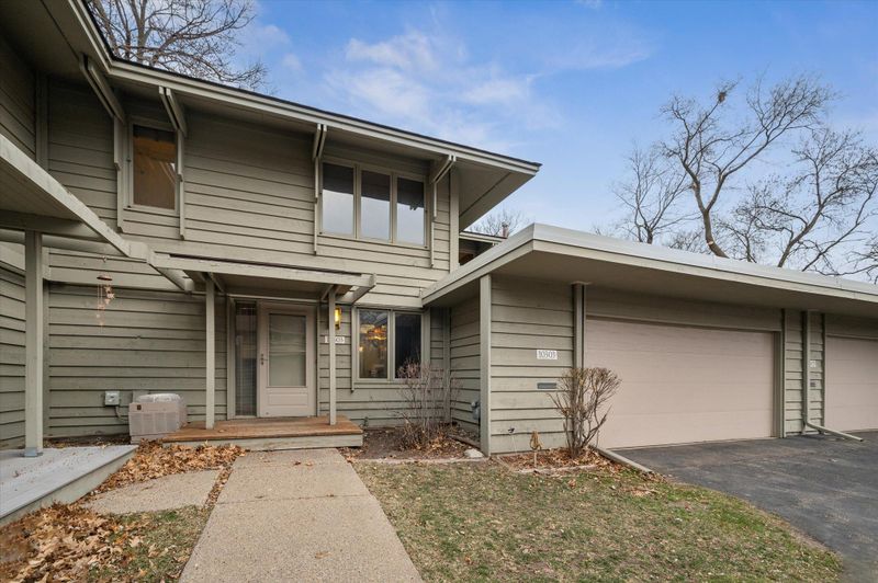 10303 Scarborough Rd, Bloomington, MN 55437